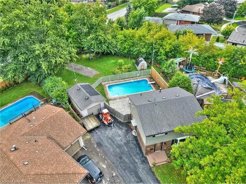 27 Meadowvale Place, Welland, ON - Outdoor With In Ground Pool