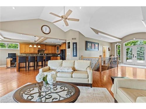 63 Tanbark Road, Niagara-On-The-Lake, ON - Indoor Photo Showing Living Room