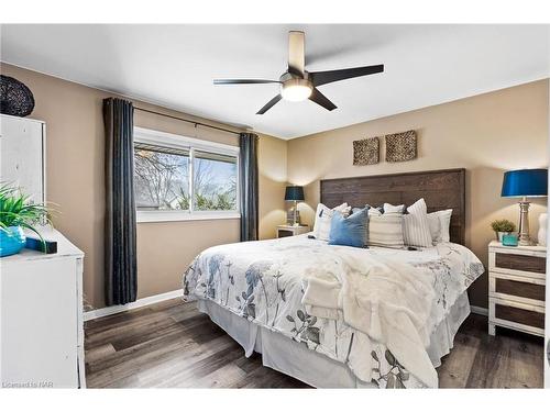 6536 Glengate Street, Niagara Falls, ON - Indoor Photo Showing Bedroom