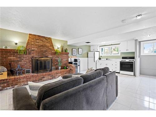 6536 Glengate Street, Niagara Falls, ON - Indoor Photo Showing Living Room With Fireplace