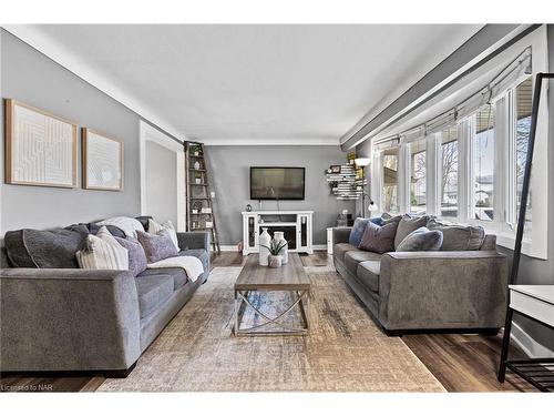 6536 Glengate Street, Niagara Falls, ON - Indoor Photo Showing Living Room With Fireplace