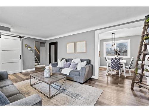 6536 Glengate Street, Niagara Falls, ON - Indoor Photo Showing Living Room