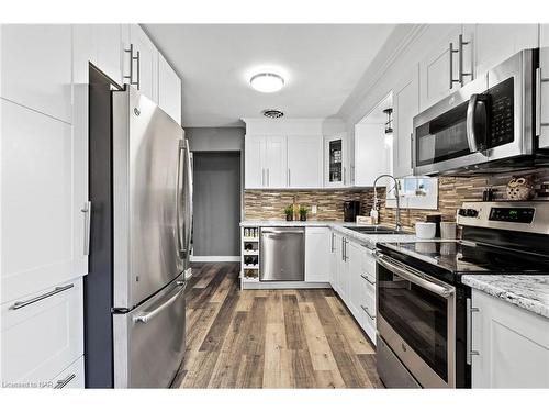 6536 Glengate Street, Niagara Falls, ON - Indoor Photo Showing Kitchen With Stainless Steel Kitchen With Double Sink With Upgraded Kitchen