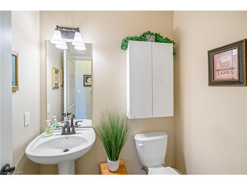 33 Hickory Avenue, Niagara-On-The-Lake, ON - Indoor Photo Showing Bathroom