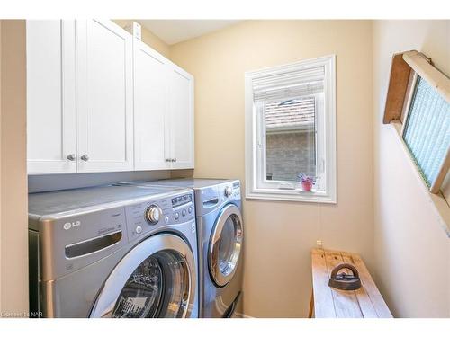 33 Hickory Avenue, Niagara-On-The-Lake, ON - Indoor Photo Showing Laundry Room