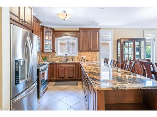 33 Hickory Avenue, Niagara-On-The-Lake, ON - Indoor Photo Showing Kitchen