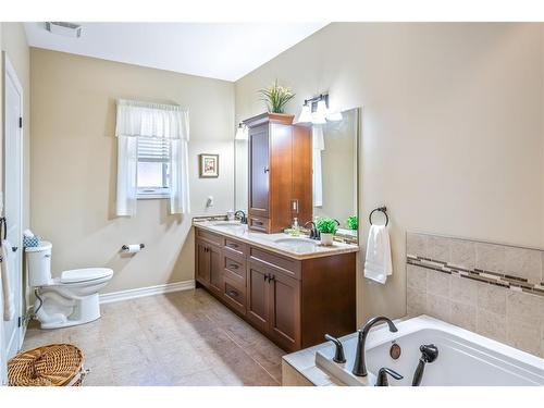 33 Hickory Avenue, Niagara-On-The-Lake, ON - Indoor Photo Showing Bathroom