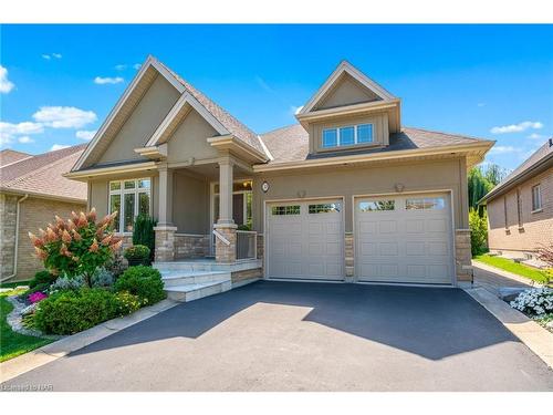 33 Hickory Avenue, Niagara-On-The-Lake, ON - Outdoor With Facade