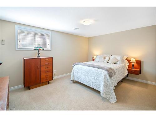 33 Hickory Avenue, Niagara-On-The-Lake, ON - Indoor Photo Showing Bedroom