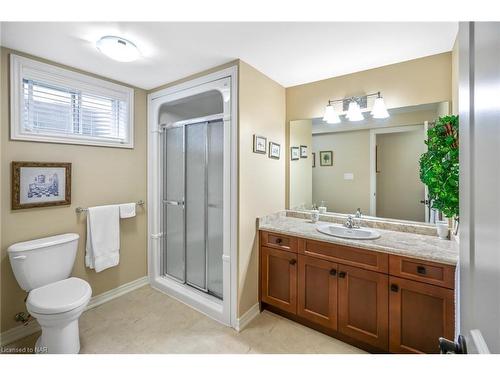 33 Hickory Avenue, Niagara-On-The-Lake, ON - Indoor Photo Showing Bathroom