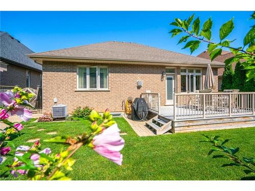 33 Hickory Avenue, Niagara-On-The-Lake, ON - Outdoor