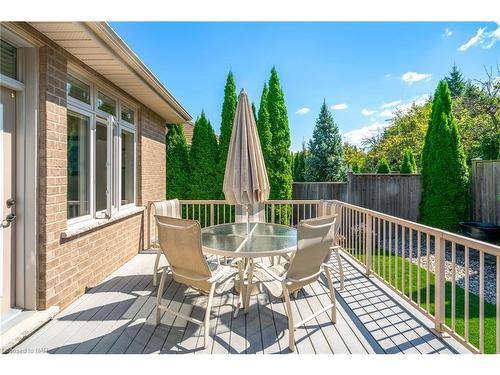 33 Hickory Avenue, Niagara-On-The-Lake, ON - Outdoor With Deck Patio Veranda With Exterior