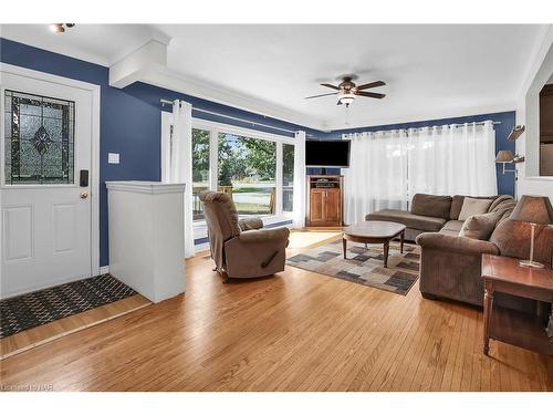 31978 Church Street, Wainfleet, ON - Indoor Photo Showing Living Room