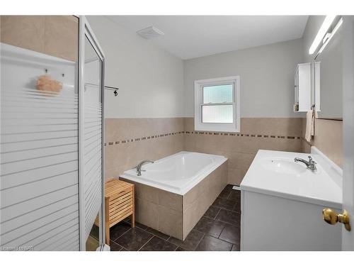 31978 Church Street, Wainfleet, ON - Indoor Photo Showing Bathroom