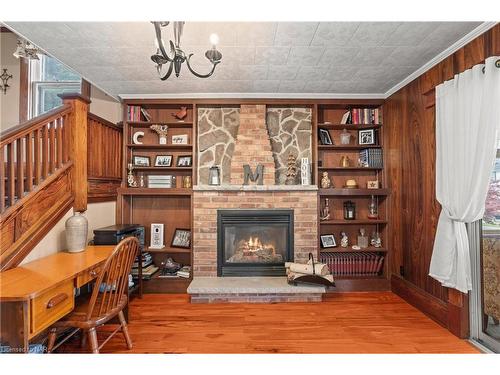 1 Welland Street N, Thorold, ON - Indoor With Fireplace