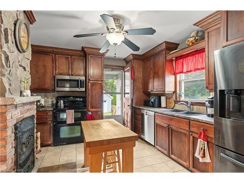 1 Welland Street N, Thorold, ON - Indoor Photo Showing Kitchen With Double Sink