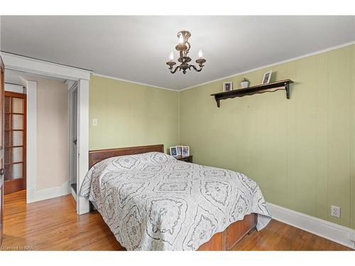 1 Welland Street N, Thorold, ON - Indoor Photo Showing Bedroom