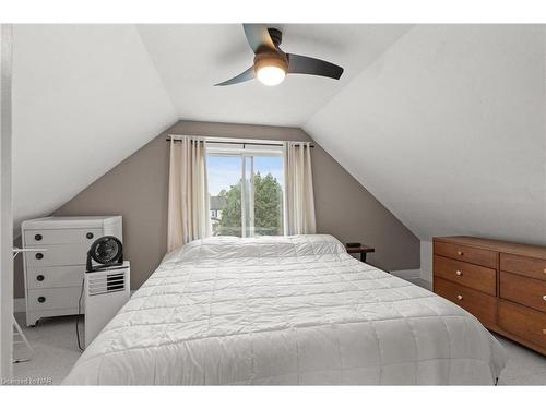 1 Welland Street N, Thorold, ON - Indoor Photo Showing Bedroom