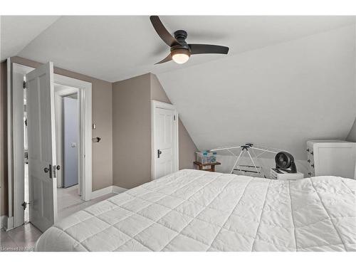 1 Welland Street N, Thorold, ON - Indoor Photo Showing Bedroom