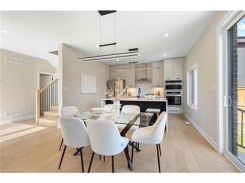 7887 Seabiscuit Drive, Niagara Falls, ON - Indoor Photo Showing Dining Room