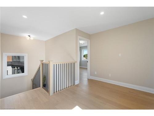 7887 Seabiscuit Drive, Niagara Falls, ON - Indoor Photo Showing Other Room