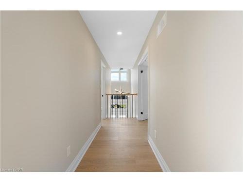 7887 Seabiscuit Drive, Niagara Falls, ON - Indoor Photo Showing Other Room