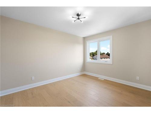 7887 Seabiscuit Drive, Niagara Falls, ON - Indoor Photo Showing Other Room