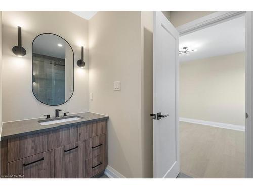 7887 Seabiscuit Drive, Niagara Falls, ON - Indoor Photo Showing Bathroom