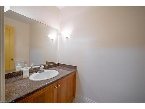 1429 Garrison Road, Fort Erie, ON - Indoor Photo Showing Bathroom