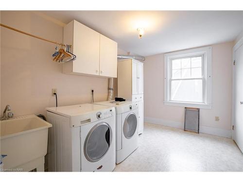 1429 Garrison Road, Fort Erie, ON - Indoor Photo Showing Laundry Room