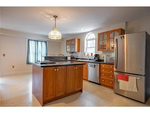 1429 Garrison Road, Fort Erie, ON - Indoor Photo Showing Kitchen