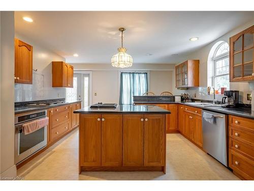 1429 Garrison Road, Fort Erie, ON - Indoor Photo Showing Kitchen