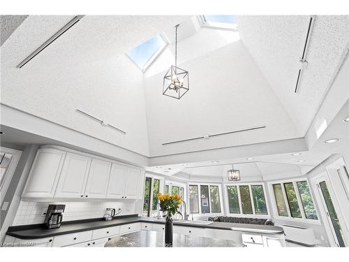 290 Lakeshore Road, Fort Erie, ON - Indoor Photo Showing Kitchen