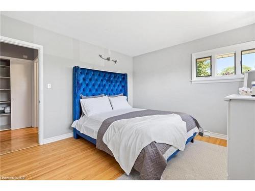 290 Lakeshore Road, Fort Erie, ON - Indoor Photo Showing Bedroom