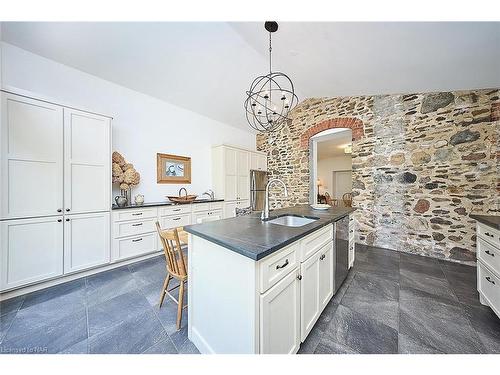 1540 Concession 6 Rd Road, Niagara-On-The-Lake, ON - Indoor Photo Showing Kitchen