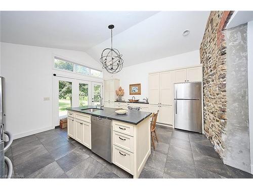 1540 Concession 6 Rd Road, Niagara-On-The-Lake, ON - Indoor Photo Showing Kitchen