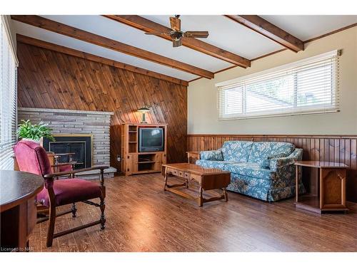 14 Bessborough Drive, St. Catharines, ON - Indoor Photo Showing Living Room With Fireplace