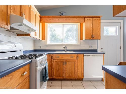 14 Bessborough Drive, St. Catharines, ON - Indoor Photo Showing Kitchen