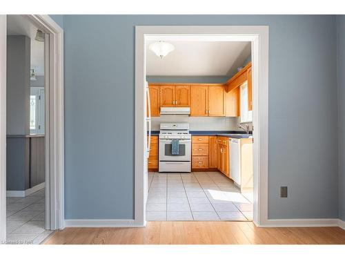 14 Bessborough Drive, St. Catharines, ON - Indoor Photo Showing Kitchen