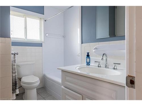 14 Bessborough Drive, St. Catharines, ON - Indoor Photo Showing Bathroom