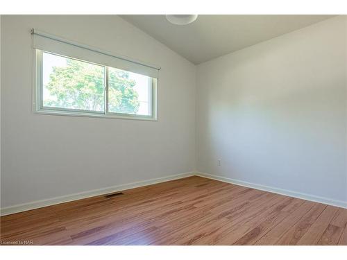 14 Bessborough Drive, St. Catharines, ON - Indoor Photo Showing Other Room