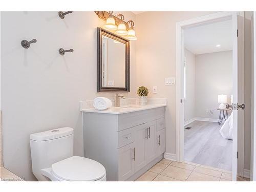 7045 Kalar Road, Niagara Falls, ON - Indoor Photo Showing Bathroom