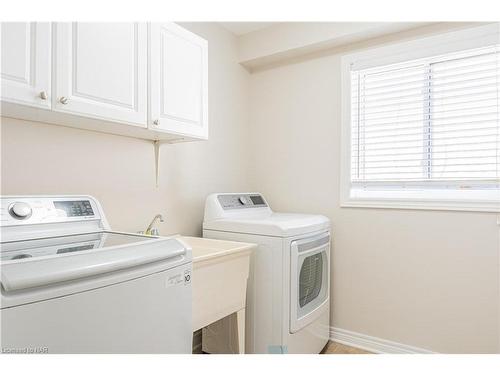 7045 Kalar Road, Niagara Falls, ON - Indoor Photo Showing Laundry Room