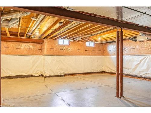 7045 Kalar Road, Niagara Falls, ON - Indoor Photo Showing Basement