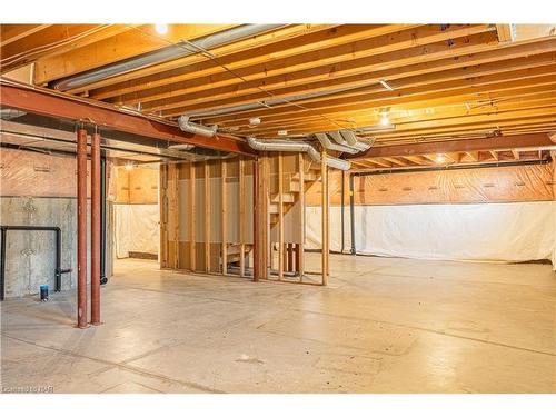 7045 Kalar Road, Niagara Falls, ON - Indoor Photo Showing Basement