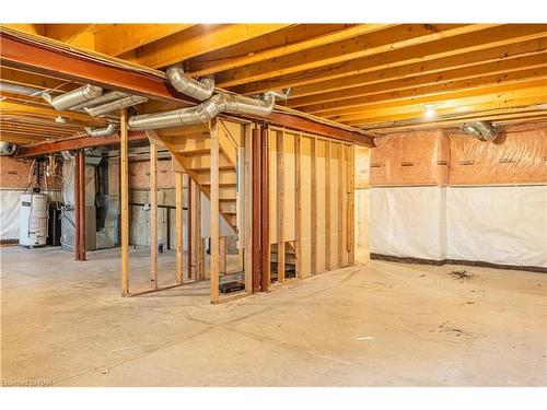 7045 Kalar Road, Niagara Falls, ON - Indoor Photo Showing Basement