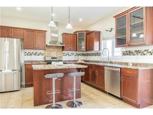 7045 Kalar Road, Niagara Falls, ON - Indoor Photo Showing Kitchen