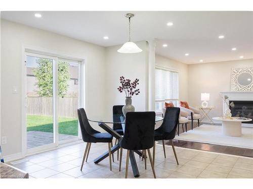 7045 Kalar Road, Niagara Falls, ON - Indoor Photo Showing Dining Room