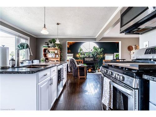 172 Barrick Road, Port Colborne, ON - Indoor Photo Showing Kitchen With Upgraded Kitchen