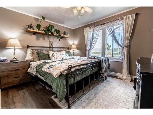 172 Barrick Road, Port Colborne, ON - Indoor Photo Showing Bedroom